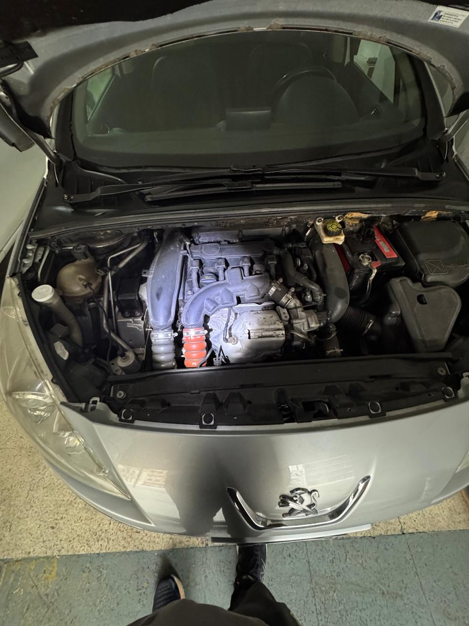 Motor inspeccionado durante una revisión pre compra de Ancla Motors